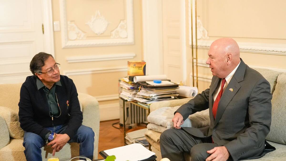 Presidente Petro y encargado en negocios de EE.UU, Jhon McNamara, se reunieron en Casa de Nariño