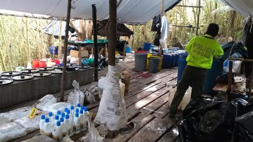 En el lugar se incautó una gran cantidad de químicos que fueron puesto a dispocisión de la Fiscalía de Chocontá. Foto: Policía de Boyacá.