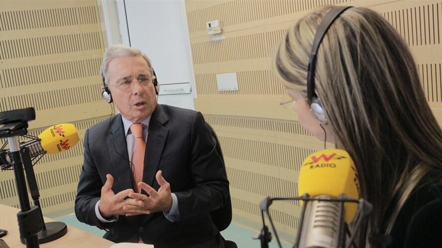Álvaro Uribe con Vicky Dávila