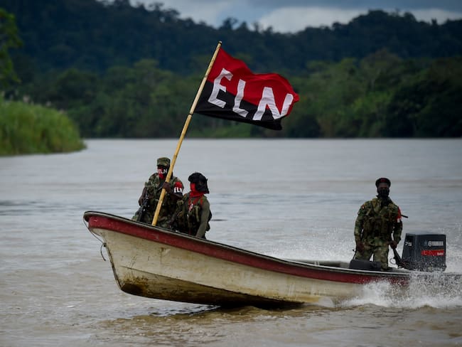 Miembros del frente Ernesto Che Guevara, perteneciente a la guerrilla del Ejército de Liberación Nacional (ELN). Foto: Raúl Arboleda / AFP a través de Getty Images