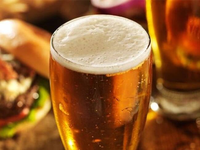 ¿Por qué nos da hambre cuando bebemos alcohol?. Foto: BBC Mundo