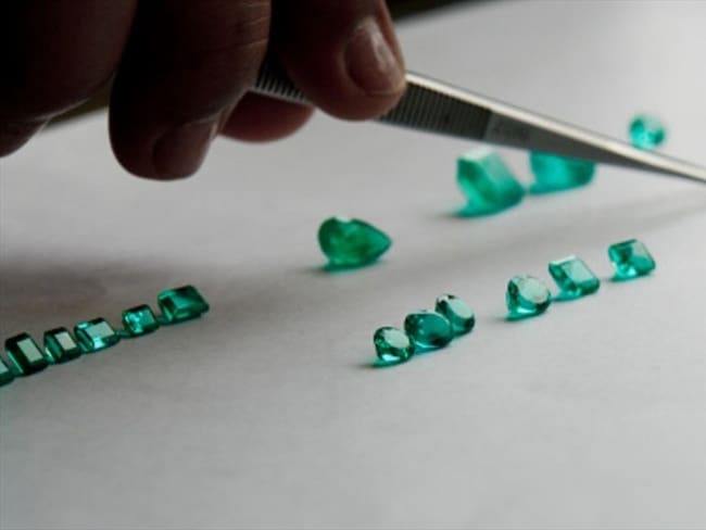 Presidente Santos recibió aderezos de los esmeralderos para la primera dama: Nieto