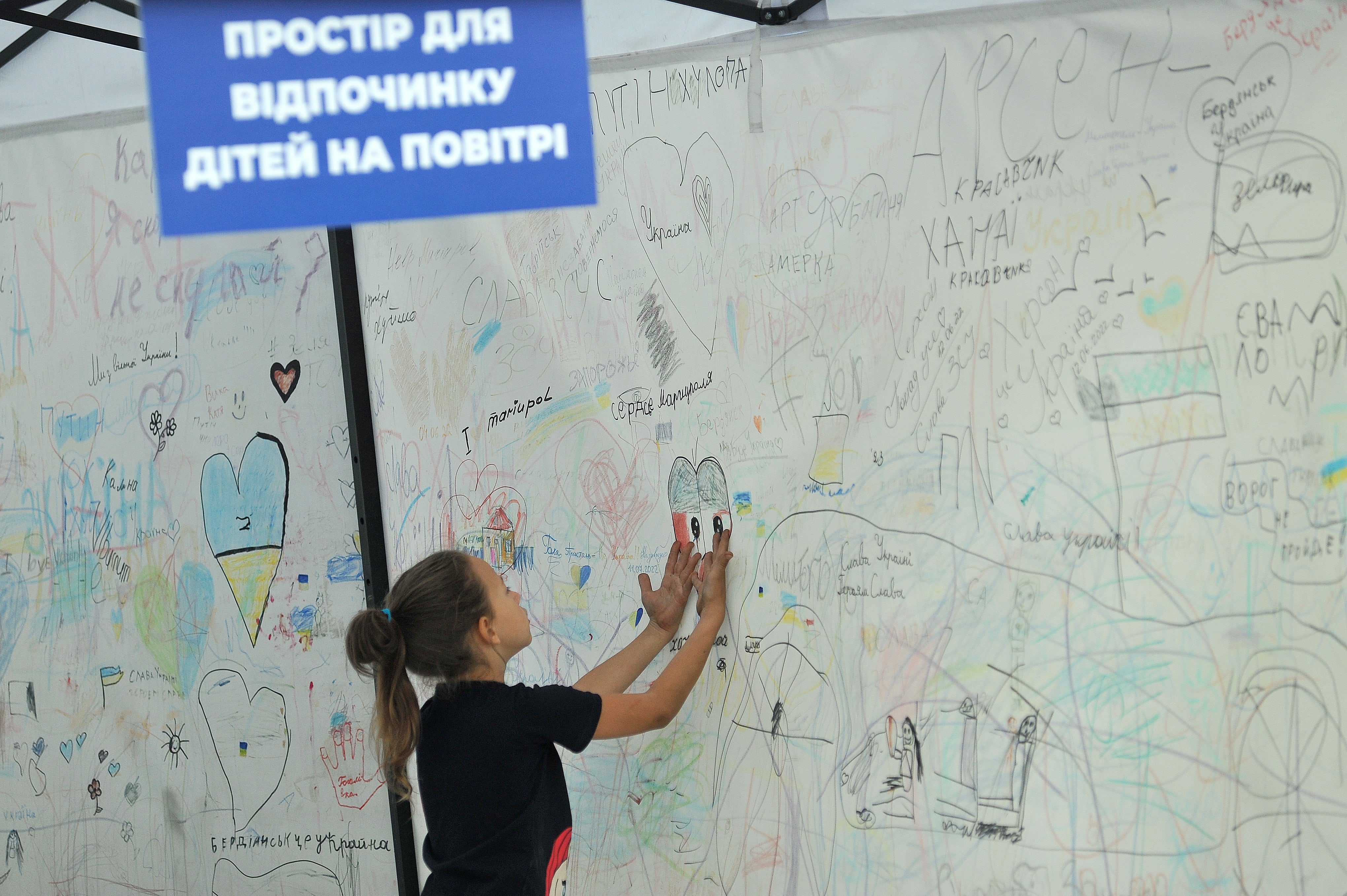 Una niña ucraniana en el centro de acogida IDP, en Zaporiyia, Ucrania. (Photo credit Albert Koshelev/ Ukrinform/Future Publishing via Getty Images)