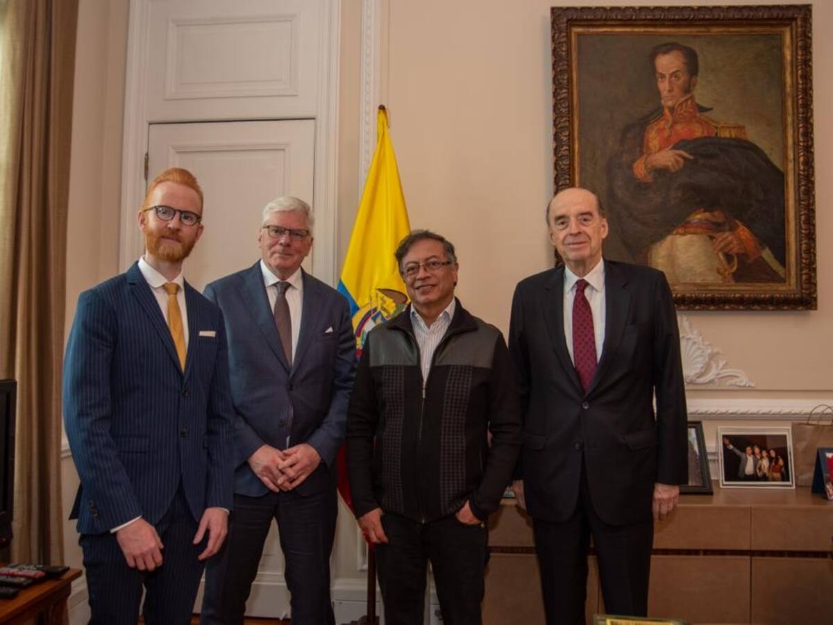 Petro se compromete con Wikileaks para interceder ante EE.UU. en el caso Assange