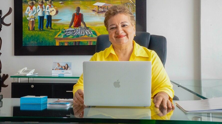 Marta Sáenz se posesionó como directora administrativa de la Caja de Compensación Familiar de Córdoba. Foto: prensa Comfacor