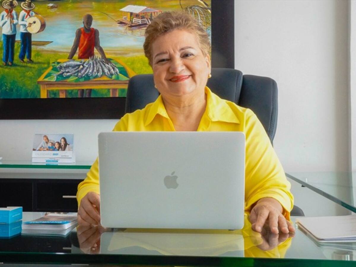 Marta Sáenz se posesionó como directora administrativa de Comfacor