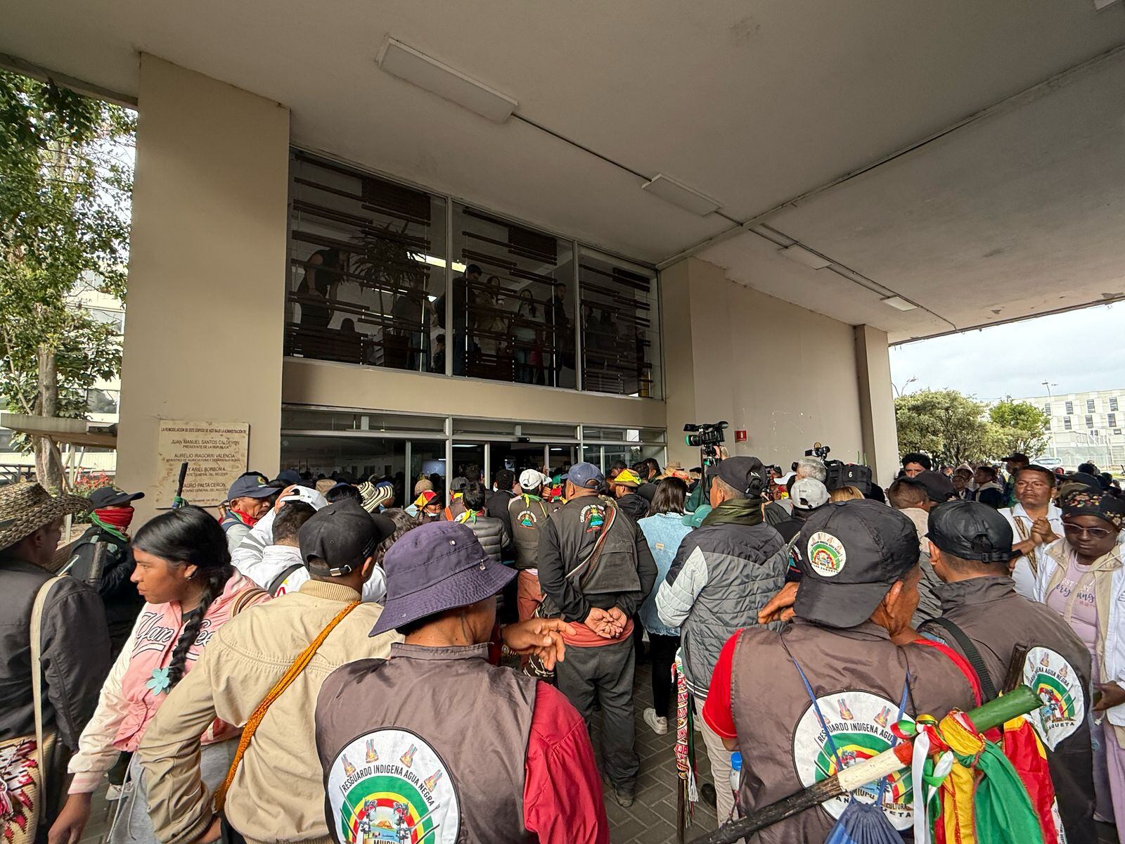 Minga Indigena bloquea acceso a la ANT. Foto: Suministrada
