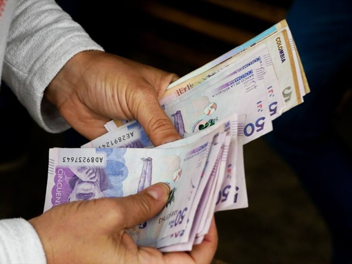 Acuerdo entre Gobierno y sindicatos beneficiaría a servidores públicos