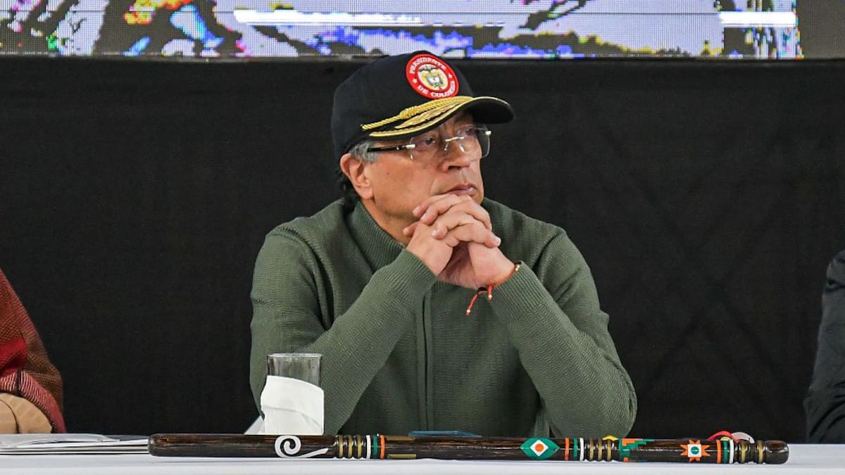 ELN vuelve a criticar a Gustavo Petro por manejo de los diálogos de paz