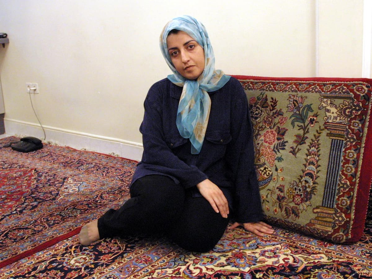 Irán libera bajo fianza a Nobel de Paz Narges Mohammadi