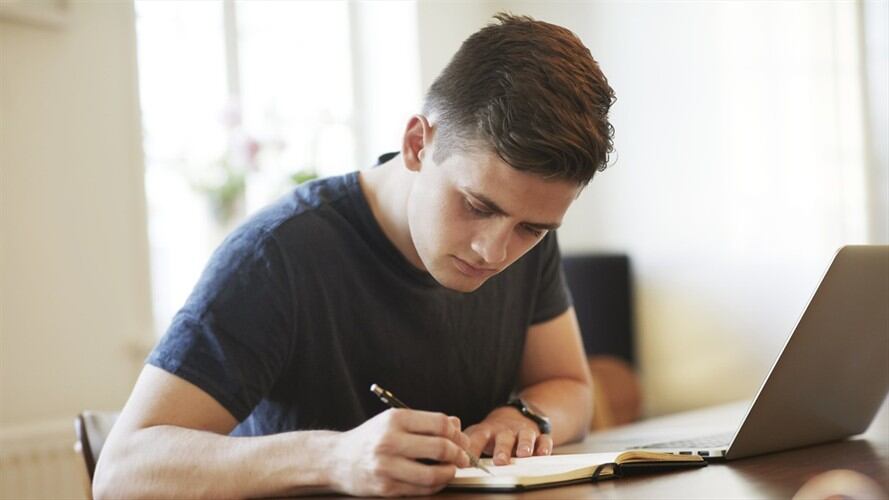 Hasta el 21 de mayo estudiantes pueden inscribirse a prácticas laborales con el Estado. Foto: Getty Images