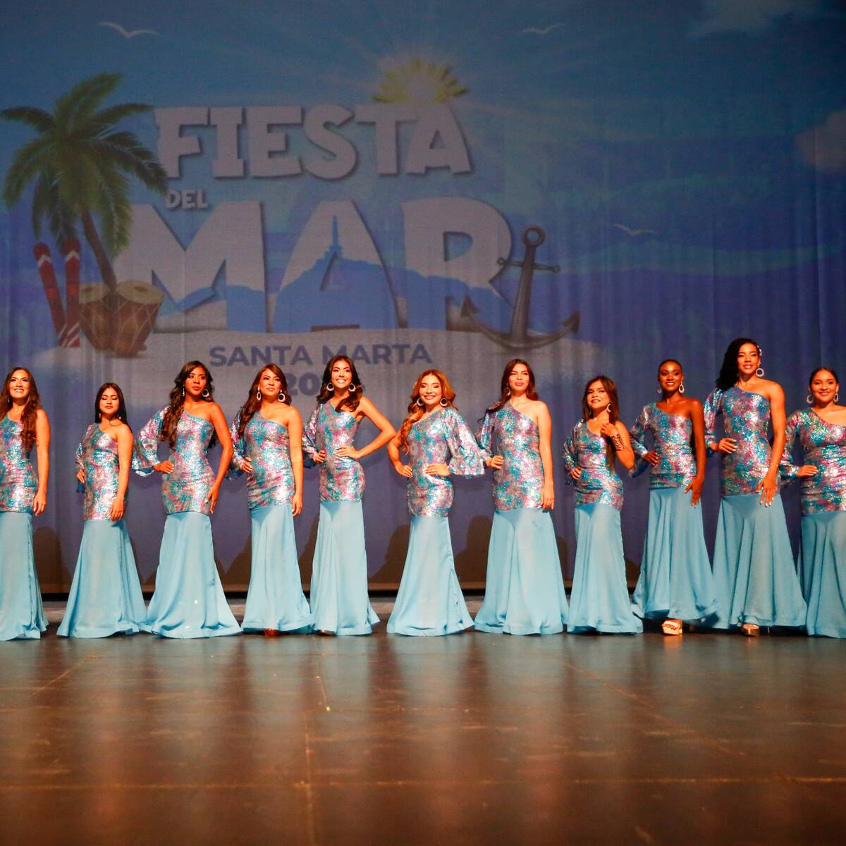 Ceremonia de imposición de banda de las 16 candidatas a la Capitana del Mar en Santa Marta