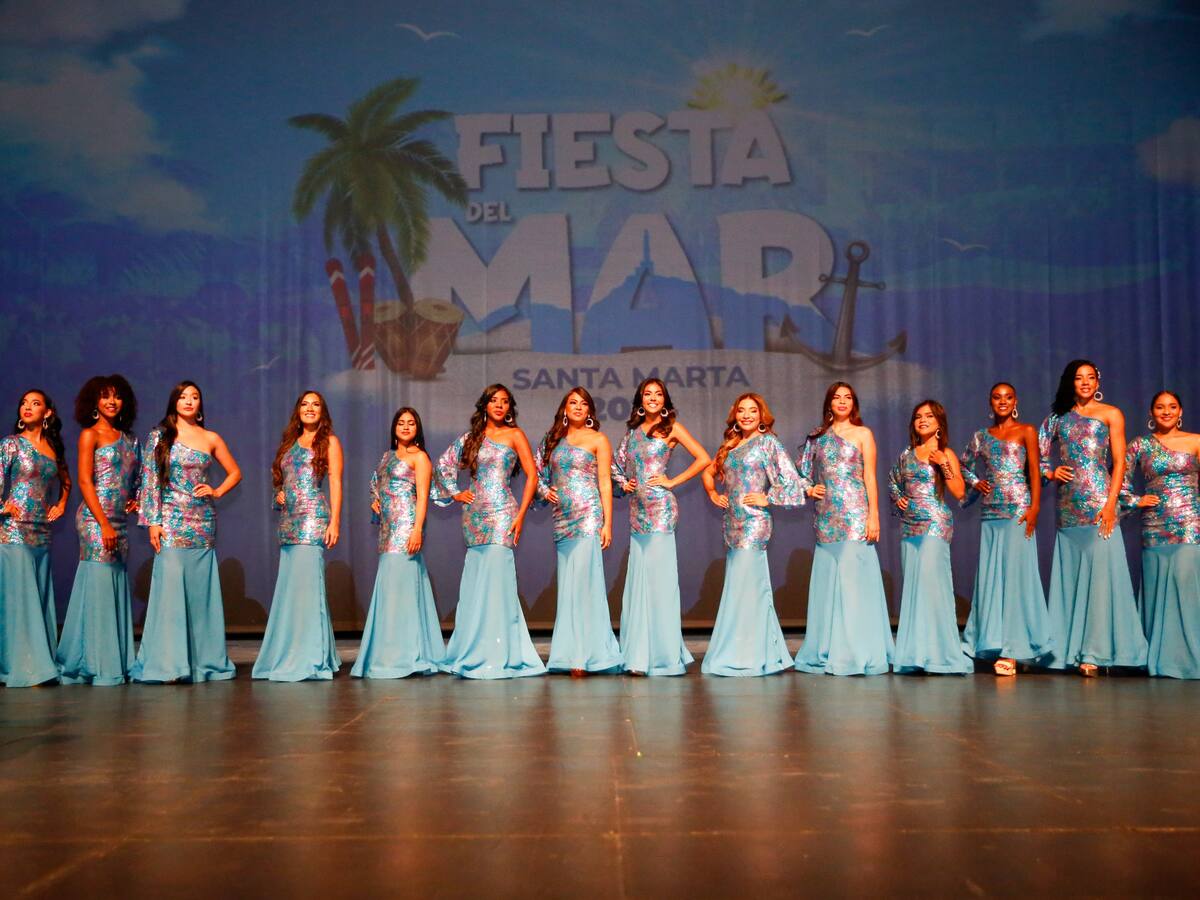 Ceremonia de imposición de banda de las 16 candidatas a la Capitana del Mar en Santa Marta