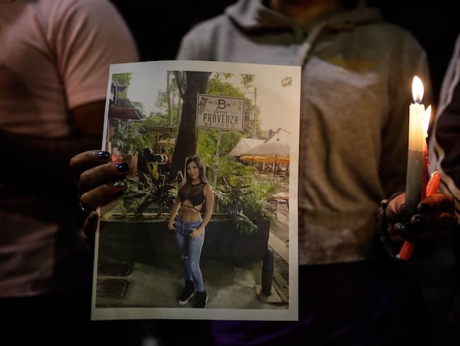 El pasado 24 de enero, varias personas participaron de una velatón por el asesinato de la DJ Valentina Trespalacios en Bogotá. (Colprensa - John Paz)
