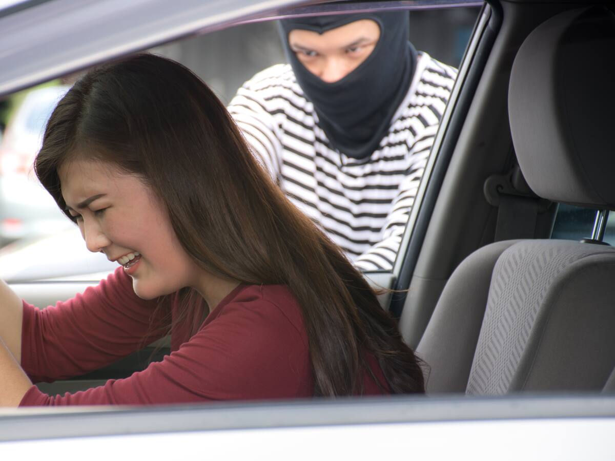 “Pensé que me iba a tirar a un potrero”: Mujer denuncia que conductor de aplicación la amenazó con un cuchillo