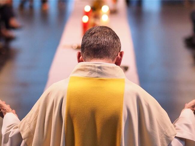 Imagen de referencia de un sacerdote. Foto: Getty Images / Godong