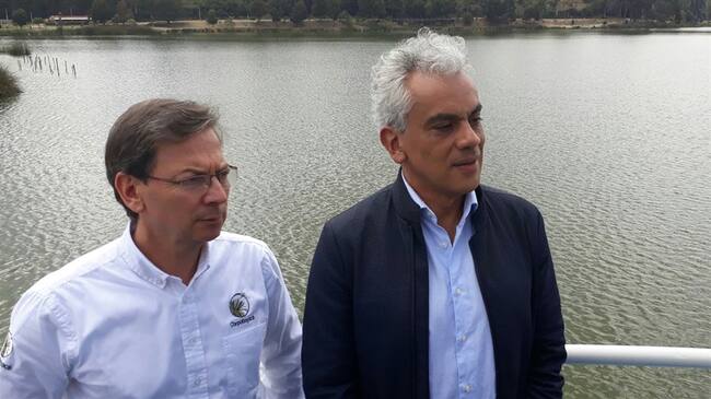El ministro de Vivienda, Ricardo Lozano, sostuvo que se está construyendo un diagnóstico sobre la situación ambiental que presenta el Lago de Tota en Boyacá. Foto: Jorge Herrera