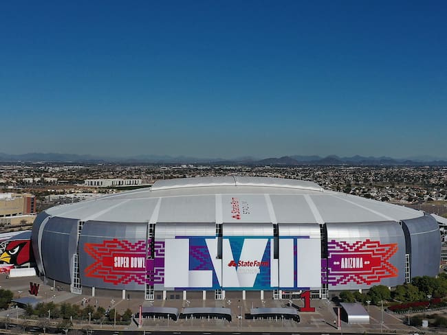n una vista aérea del State Farm Stadium el 28 de enero de 2023 en Glendale, Arizona. State Farm Stadium albergará el Super Bowl LVII de la NFL el 12 de febrero. Foto de Christian Petersen/Getty Images.