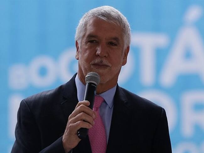 Alcalde Peñalosa posesionó a la nueva secretaria de Educación y la directora de Catastro. Foto: Colprensa