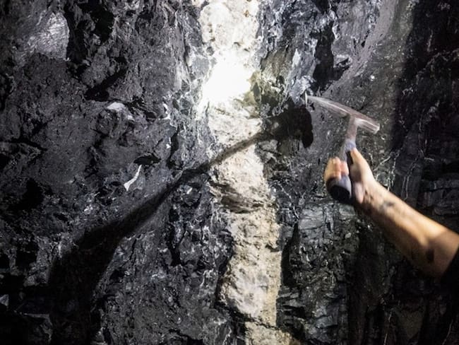 Rescatan con vida a los 14 mineros atrapados en un socavón del departamento de Bolívar. Foto: Referencia Getty Images