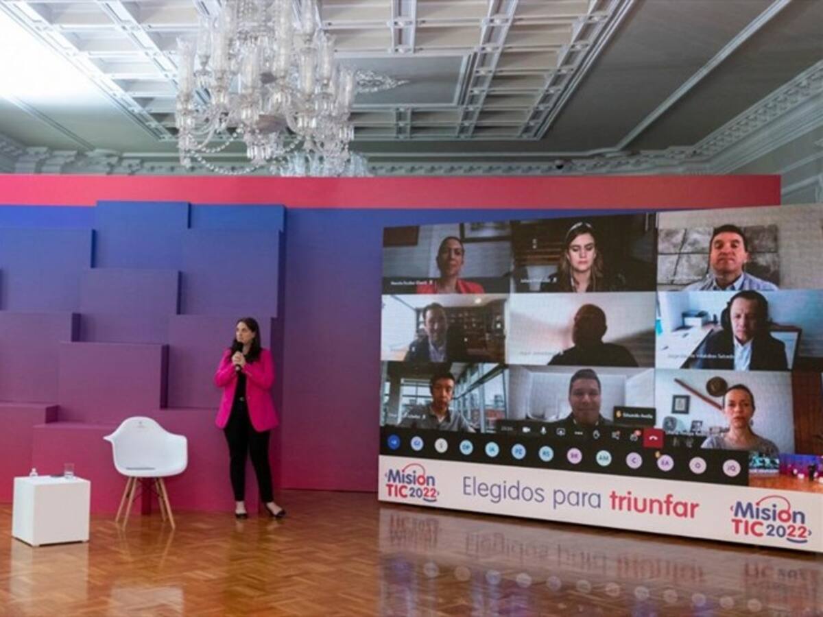 Presentan iniciativa para formar a 100.000 programadores en el país