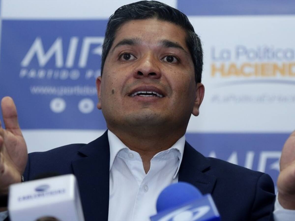 Recaudo por multas de tránsito en Bogotá debe ir a obras de infraestructura vial: Mira