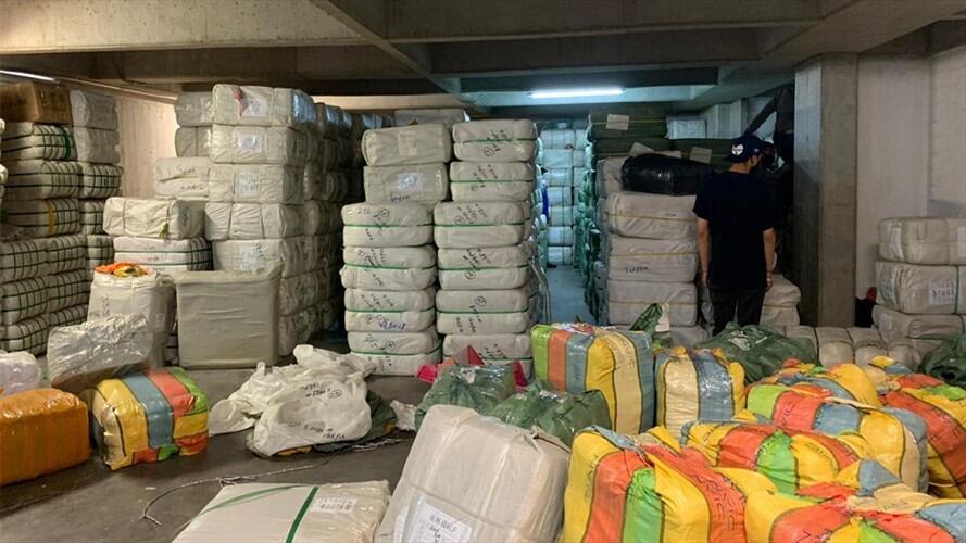 Según la autoridad aduanera, como resultado de los dos operativos se logró la aprehensión de 272.250 unidades de confecciones de origen asiático. Foto: Cortesía DIAN