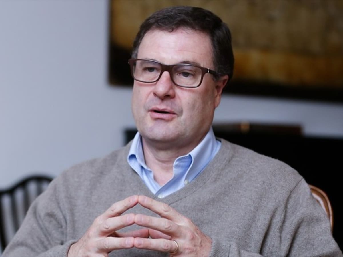 Exdirector de la ANI, Luis Fernando Andrade, salió del país con destino a Estados Unidos