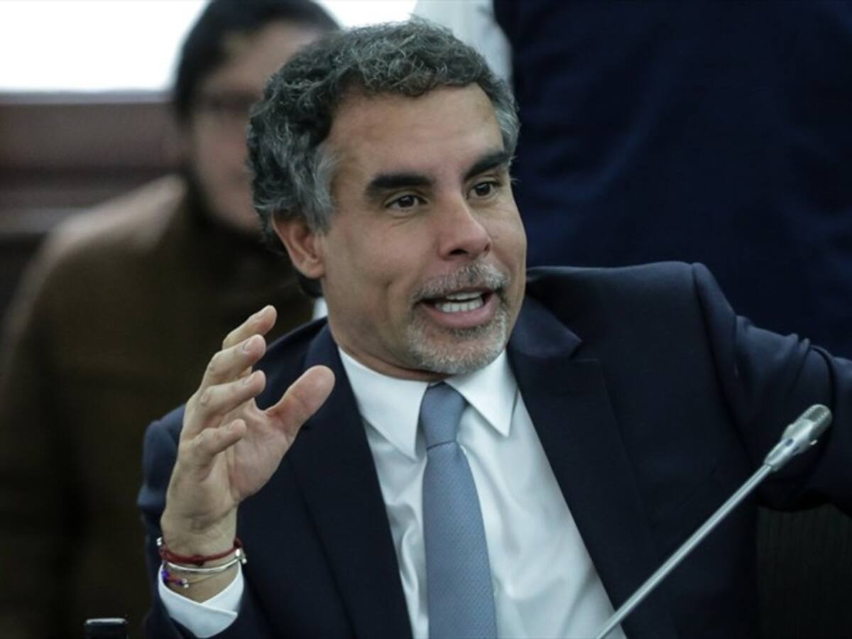 Con beso en la frente, Armando Benedetti mostró su apoyo a Petro