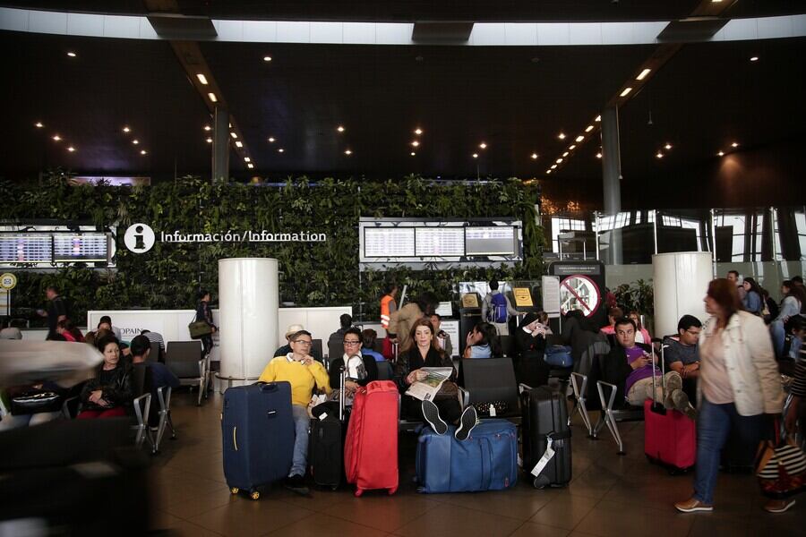 Imagen de referencia de personas en aeropuerto. Foto: Colprensa.
