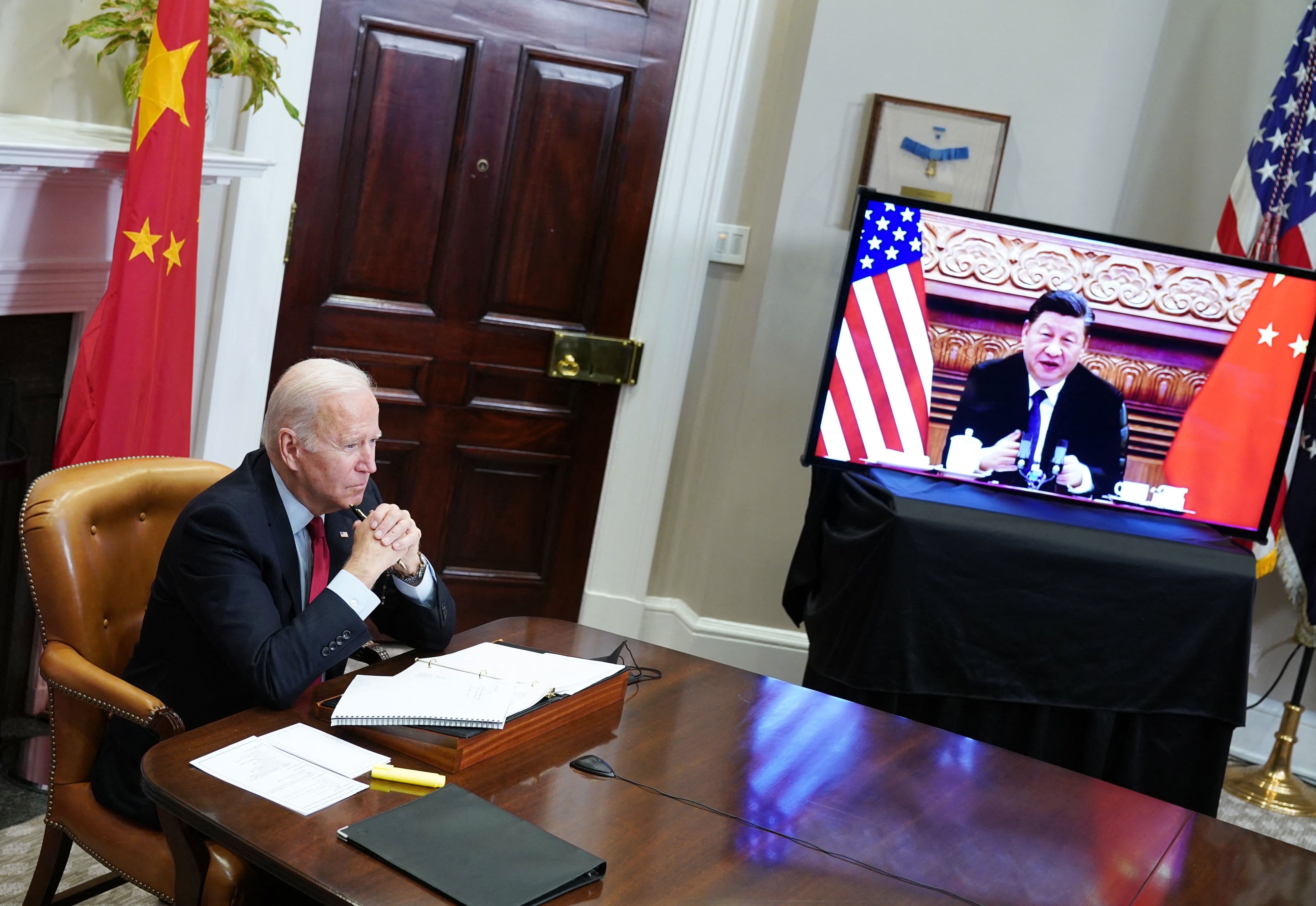 Reunión virtual entre Joe Biden y Xi Jinping. Foto: MANDEL NGAN/AFP via Getty Images