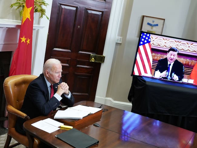 Reunión virtual entre Joe Biden y Xi Jinping. Foto: MANDEL NGAN/AFP via Getty Images