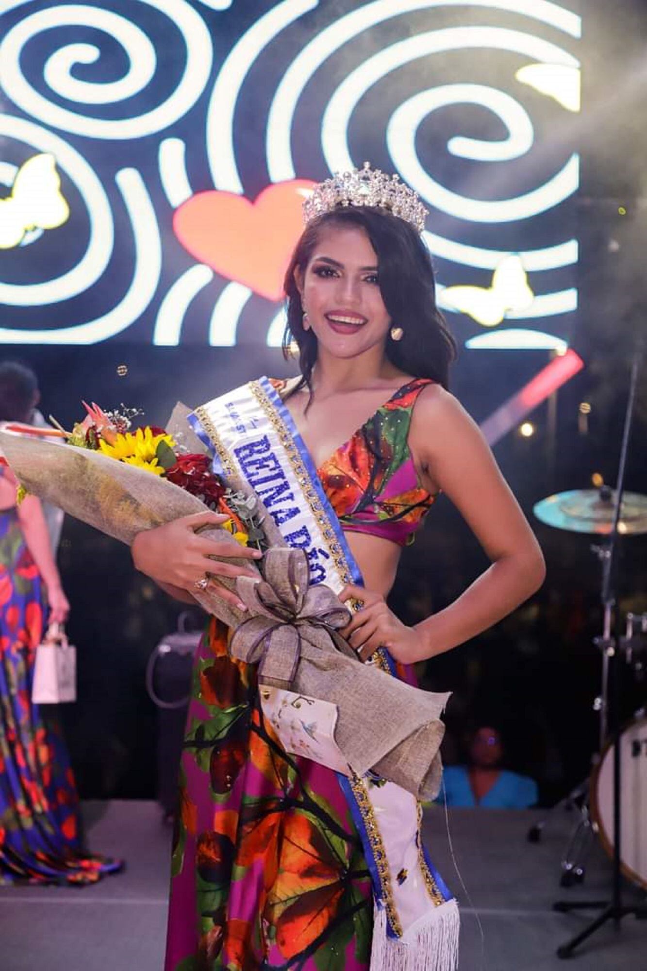 Representante del barrio Sucre se quedó con la corona del Reinado del Río en Montería. Foto: prensa Fiestas del Río.