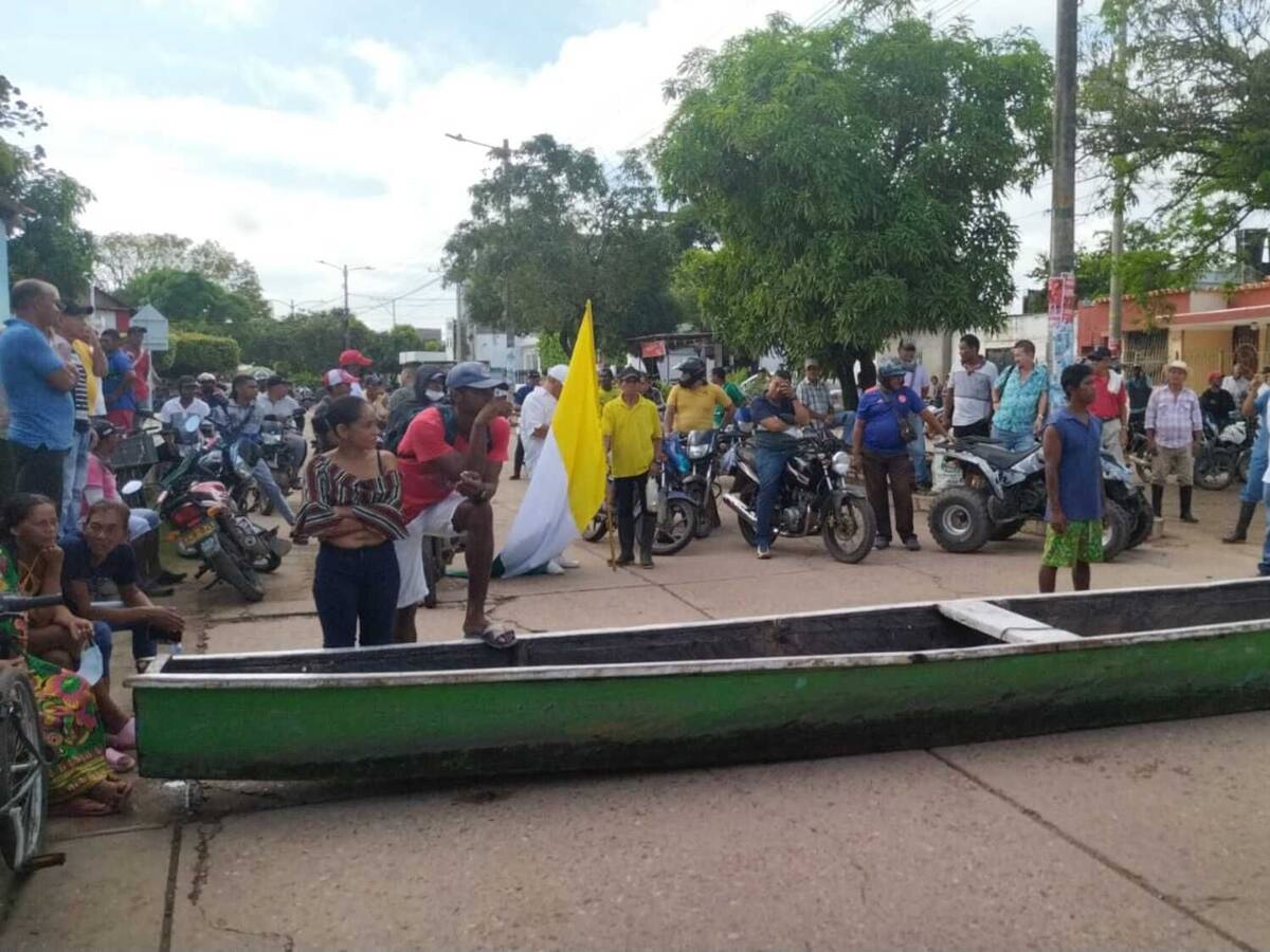 Habitantes de El Banco salieron a las calles exigiendo apoyo por las inundaciones