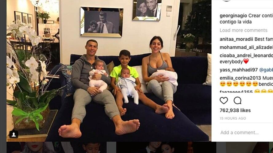 Cristiano Ronaldo y su familia. Foto: Bang Media
