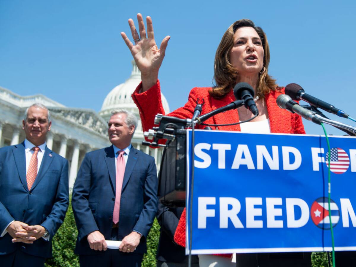 “Petro pasará a la historia como uno de los peores presidentes”: María E. Salazar