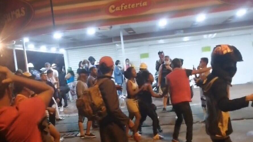 Ciudadanos reportaron la afectación de varias personas por gases lacrimógenos, entre ellos menores de edad.. Foto: Cortesía