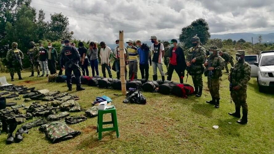 Los individuos fueron puestos a disposición de la Fiscalía para el respectivo proceso de judicialización . Foto: