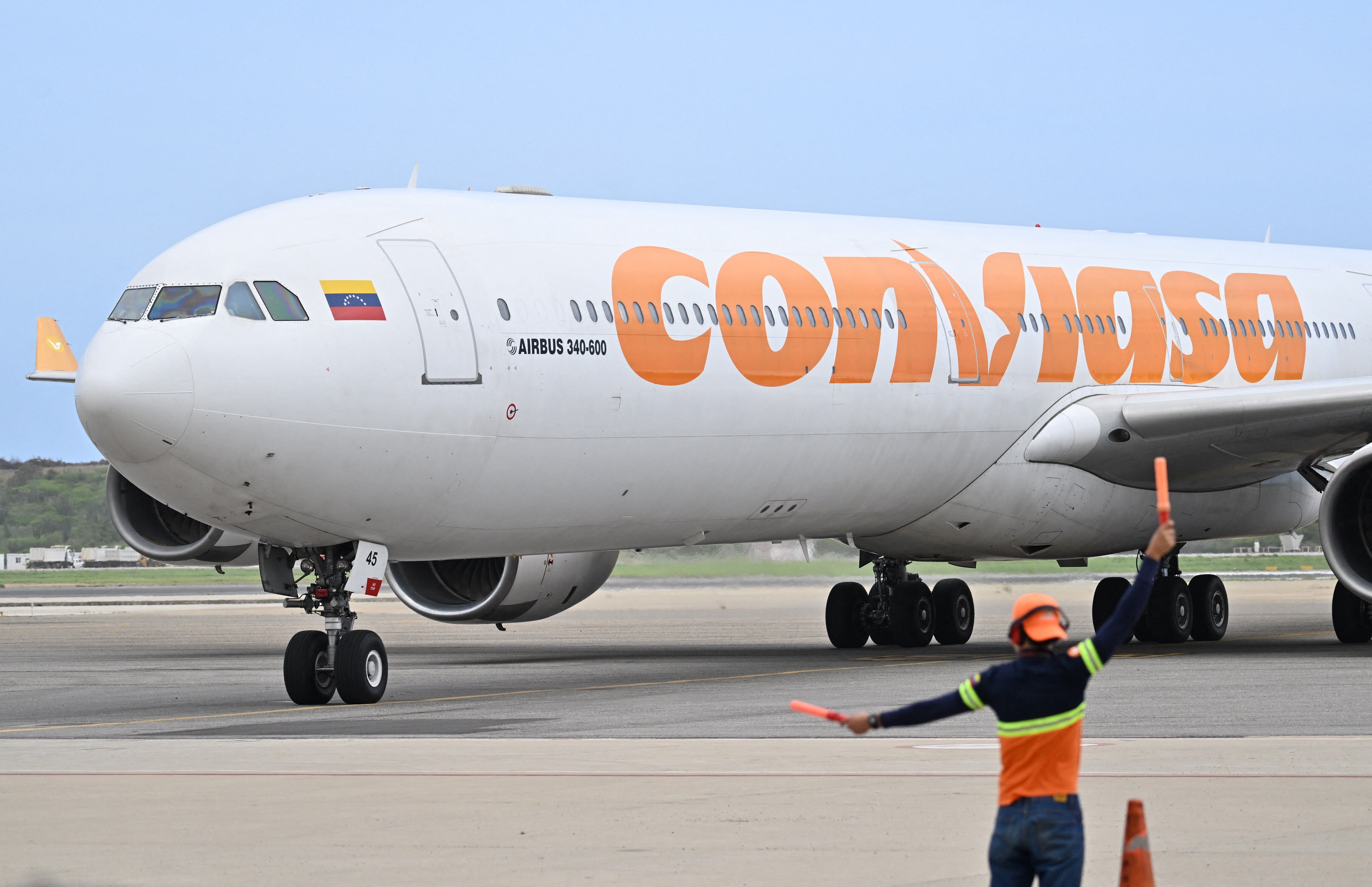 Avión venezolano Conviasa. FOTO: JUAN BARRETO/AFP via Getty Images