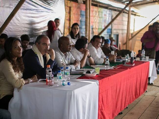 Diálogos con indígenas. Foto: Colprensa