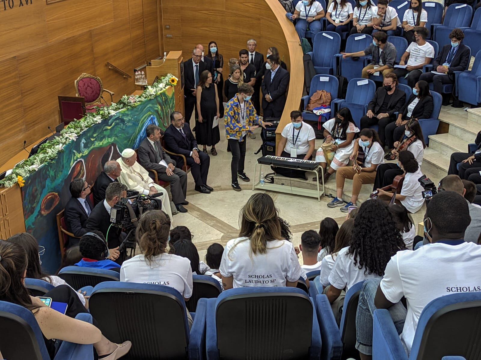 Papa Francisco lanza proyecto con el movimiento Scholas y CAF que anima a jóvenes a cuidar el planeta. Foto: Daniel Cáceres