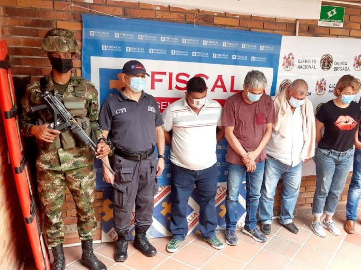 Personas con detención domiciliaria, enviadas a la cárcel por estafas de vivienda