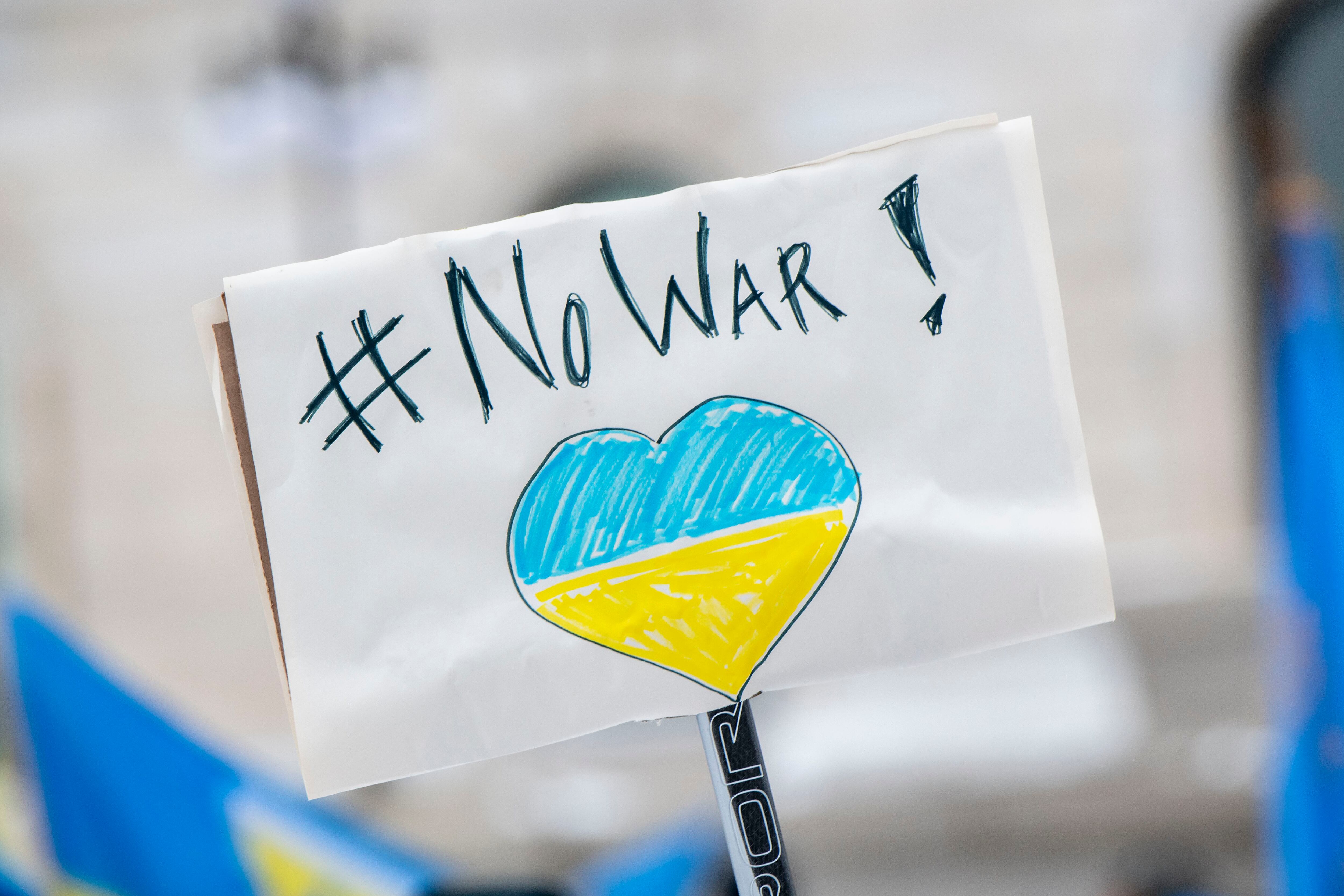 Foto de referencia de las manifestaciones por la invasión rusa en Ucrania. (Photo by: Michael Siluk/UCG/Universal Images Group via Getty Images)