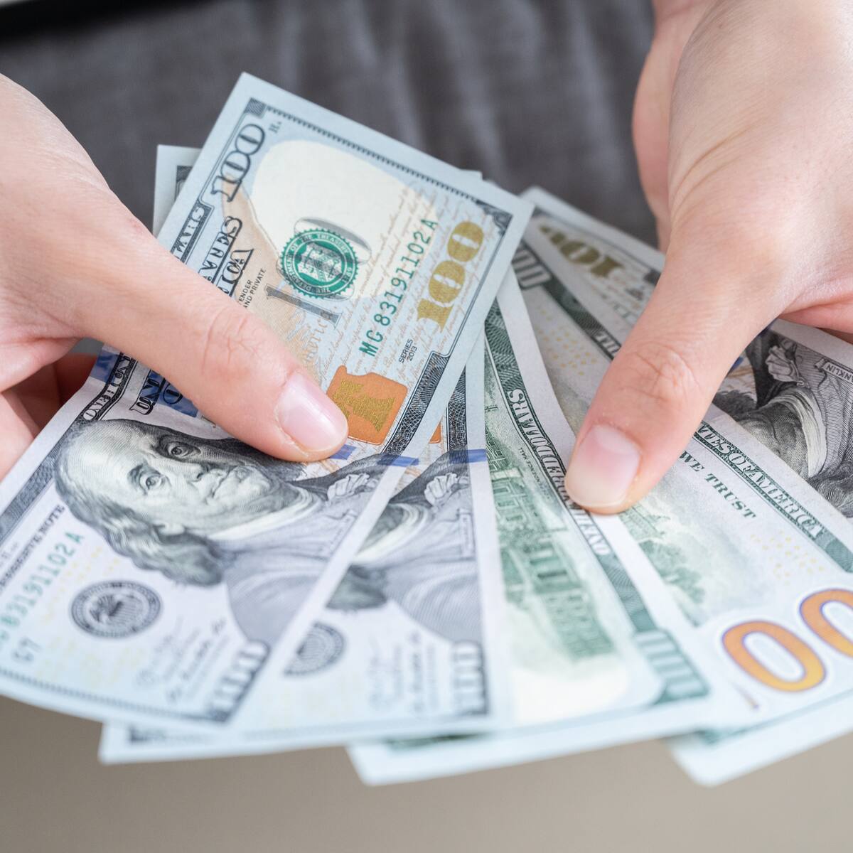 ¿Cuántos dólares son el salario mínimo en Colombia tras el alza de la divisa?