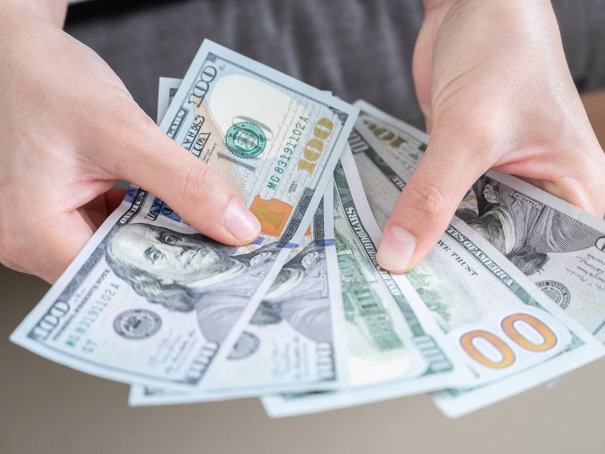 ¿Cuántos dólares son el salario mínimo en Colombia tras el alza de la divisa?