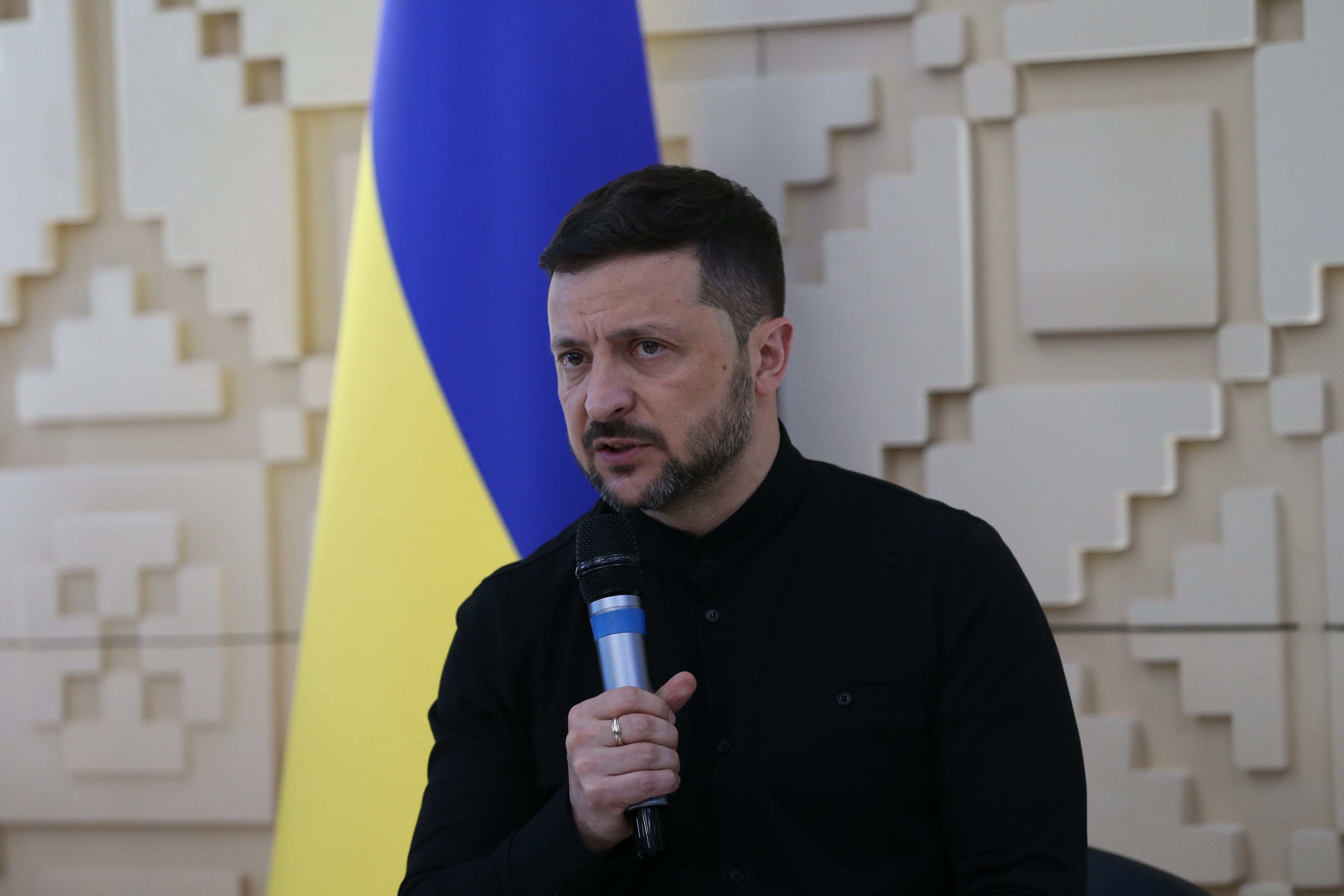 El presidente de Ucrania ordenó más producción militar para responder a ataques rusos. EFE/EPA/NECATI SAVAS