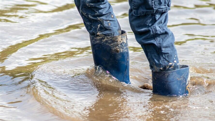 Las intensas lluvias desbordaron el río Chilí, lo que bloqueó el cruce de Hato Viejo que conecta los municipios de Rovira y Roncesvalles. Foto: Getty Images / FELDHAAR CHRISTIAN