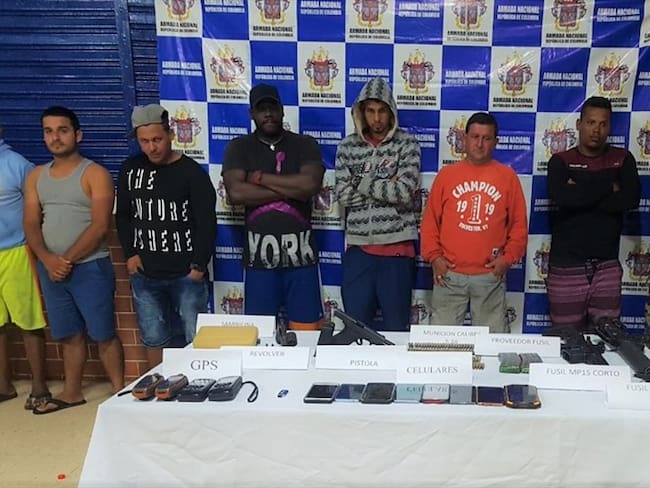 Los capturados fueron puestos a disposición de la Fiscalía . Foto: Armada Nacional