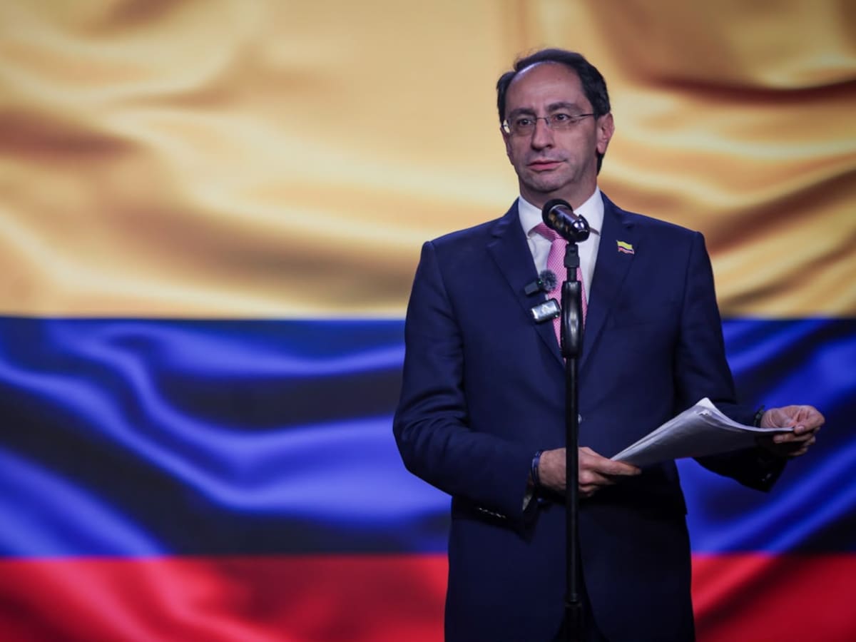 Restrepo anunció la conformación de la Comisión Nacional de Empalme con destacados miembros