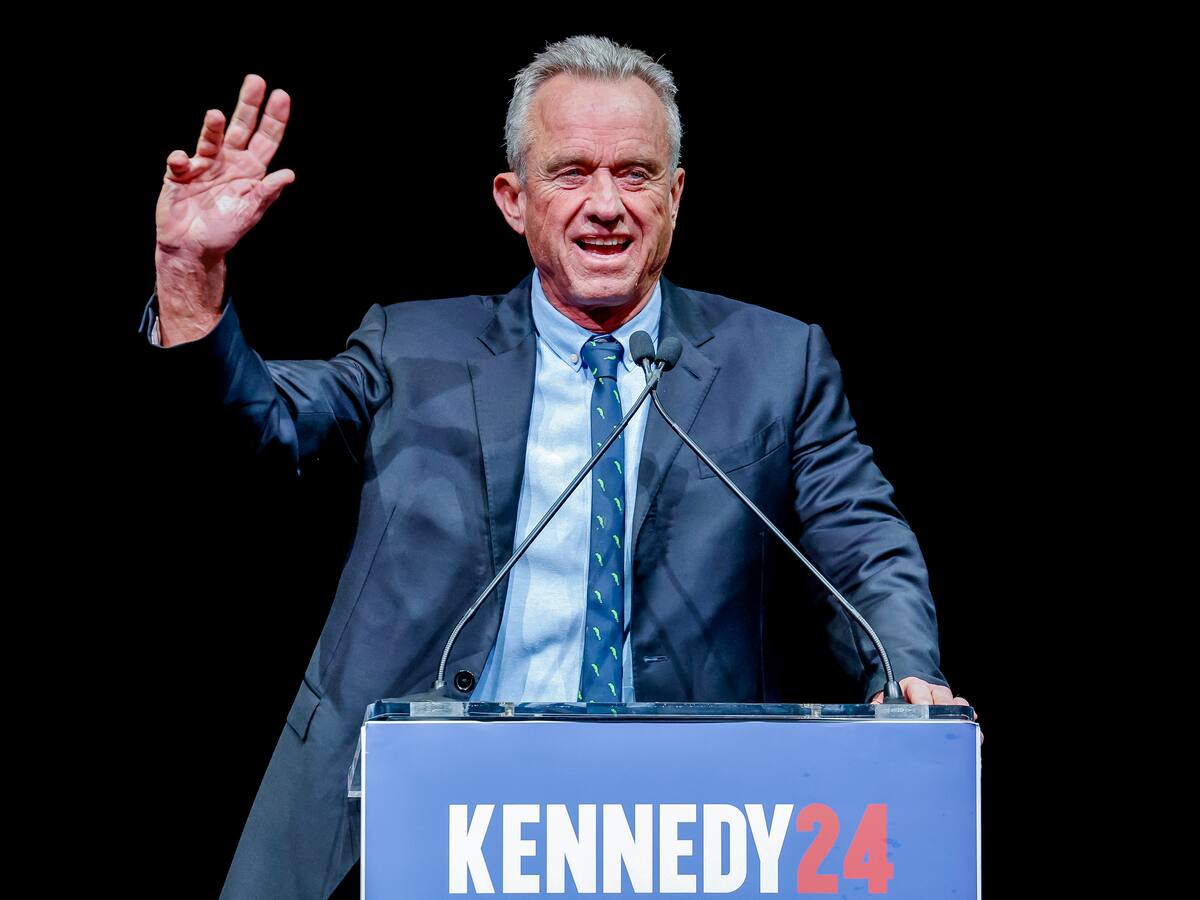 Robert F. Kennedy Jr suspendió su campaña a la presidencia y ofreció apoyó a Donald Trump